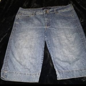 Bandolino long jean shorts Sz 14